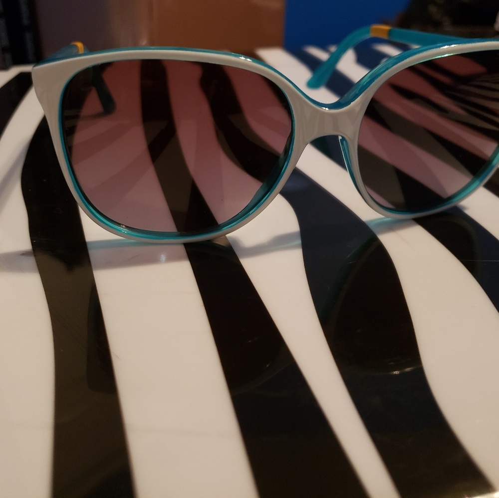 Tom's sunglasses